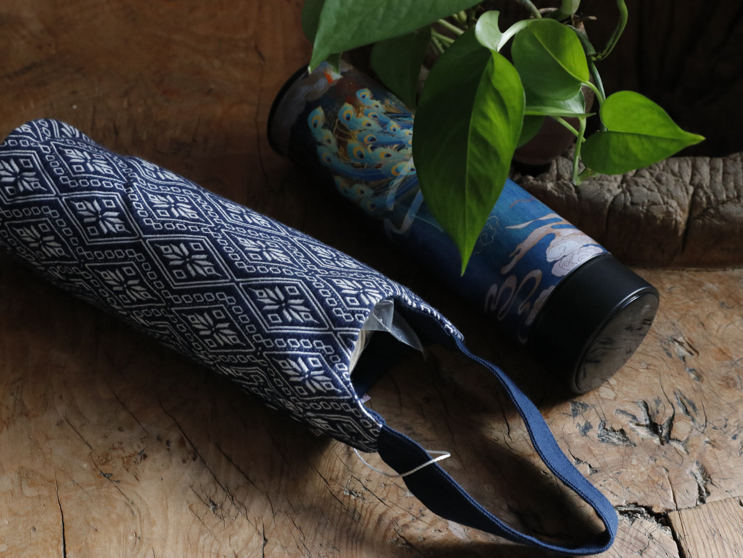 Natural Plant Dyed Cotton Tumbler Holder Bag with Octagonal Flower Pattern, Unique Pattern Sling Bag for Wine Bottle, Blue, Camping Gift