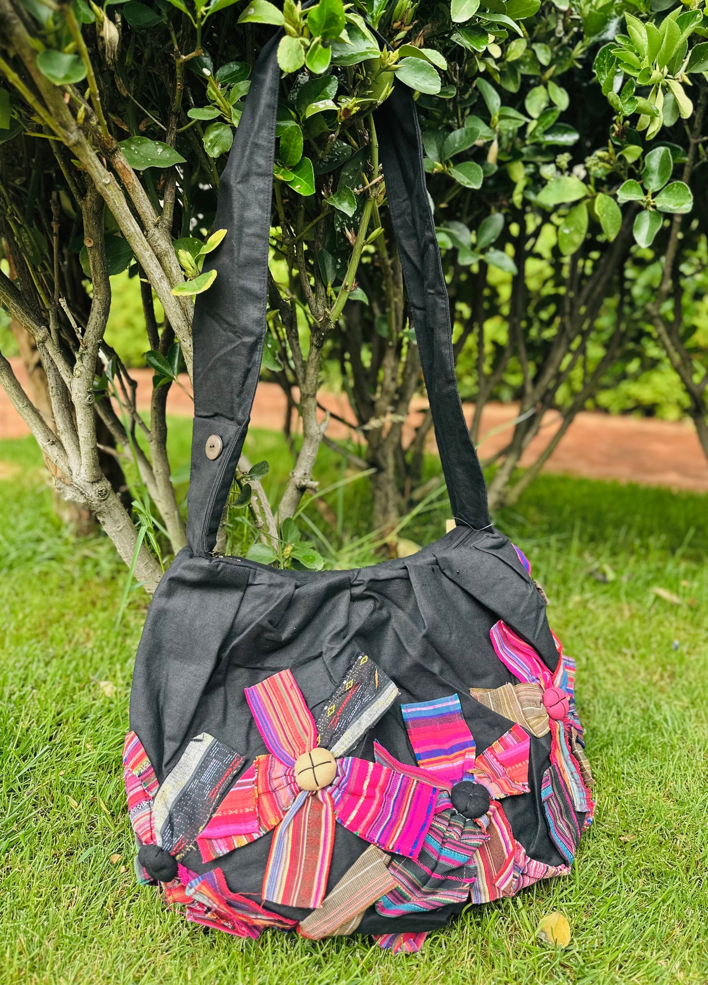 Linen Handbag with Zipper Closure, Tote bag with Handmade Flower Charms, Shoulder Bag for Women, Crossbody Bag